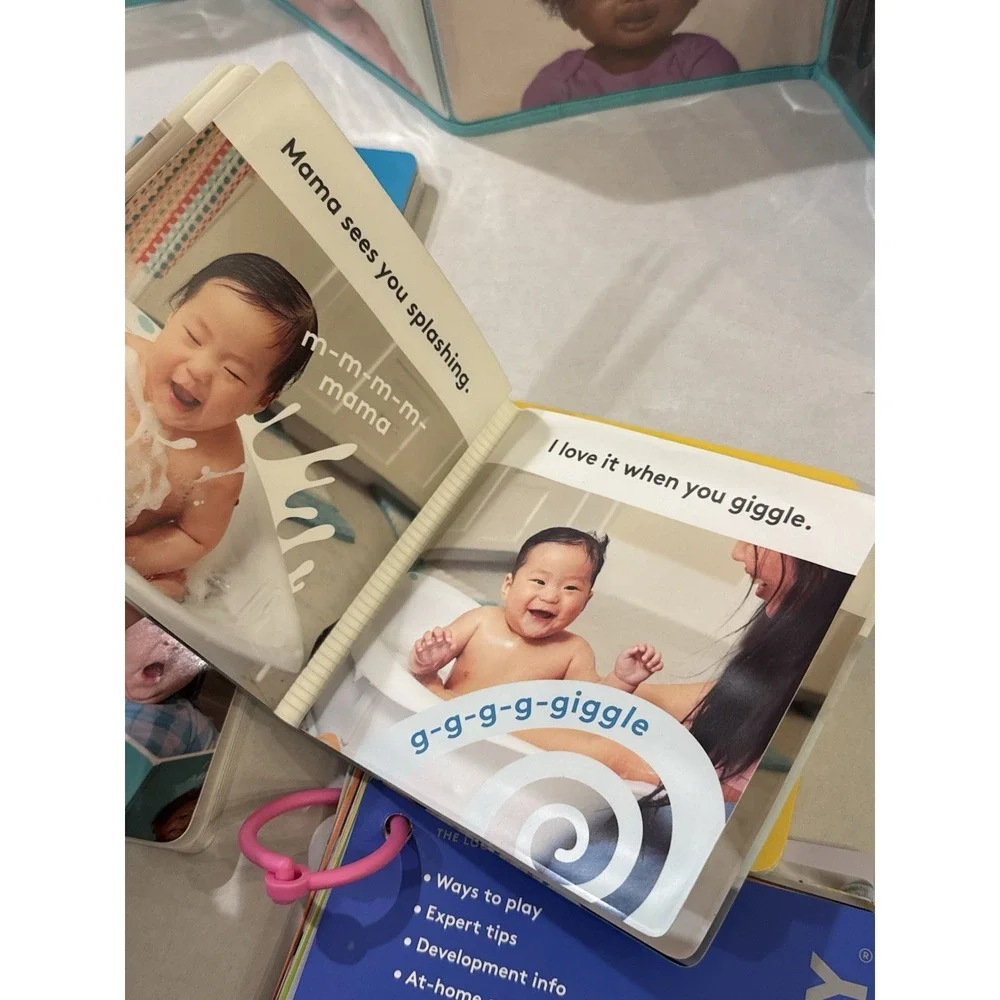 Lovevery The Looker Play Kit 0-2 Months Montessori Baby Toy Set Mobile Books